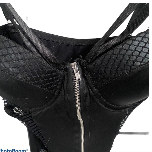 Gothic Fishnet Corset with Garters - Picture 2 of 4